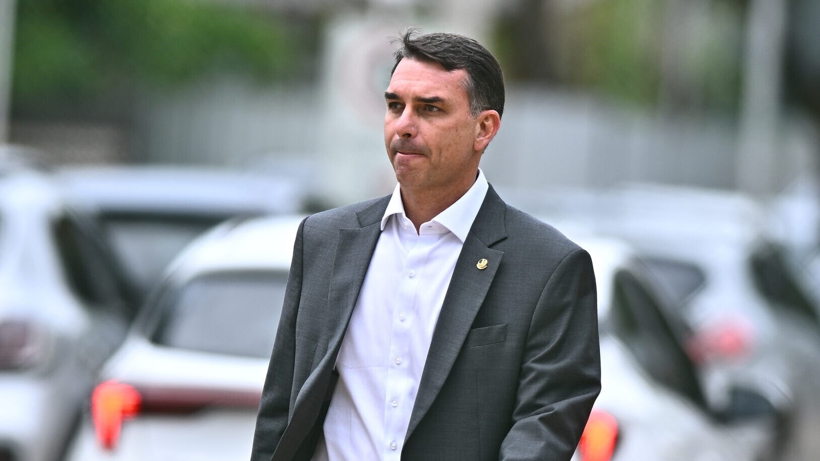 Flávio Bolsonaro sitzt seit 2019 im Senat und tritt erstmals für das Präsidentenamt an.