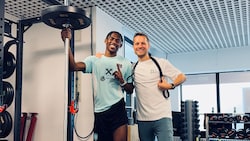 Junior Adamu (li.) mit seinem Privattrainer Dominik Urmann.