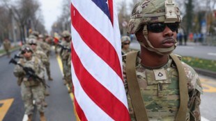 Nach dem Säbelrasseln auf dem Meer gibt sich Trump zu Bodentruppen in Venezuela noch bedeckt –