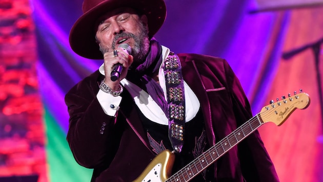 Raul Malo, der Frontmann und Mitbegründer der Country-Rock-Band „The Mavericks“ war bekannt für ...