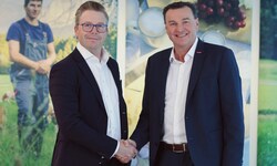Markus Buchmayr (Pinzgau Milch) und Andreas Gasteiger (SalzburgMilch) freuen sich.