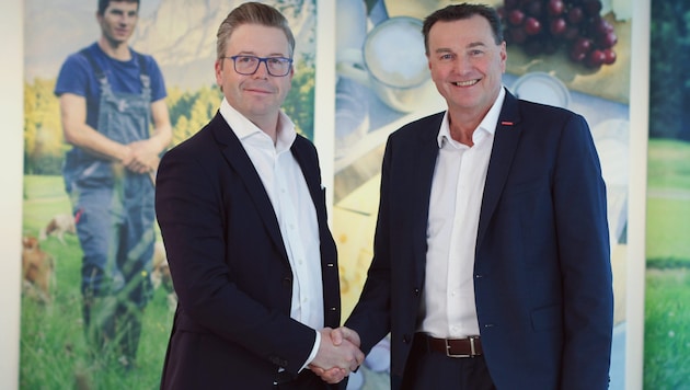 Markus Buchmayr (Pinzgau Milch) und Andreas Gasteiger (SalzburgMilch) freuen sich.