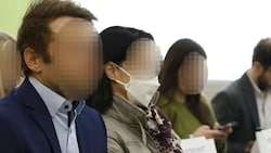 Die Medizinerin und der mitangeklagte Neurochirurg bei der Verhandlung