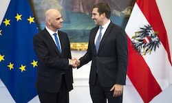 Der Generalsekretär des Europarats, Alain Berset (li), hatte bei seinem Besuch in Wien bei ...