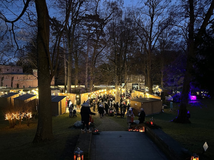 Glühwein, Geschenke & Geschichte am Heldenberg