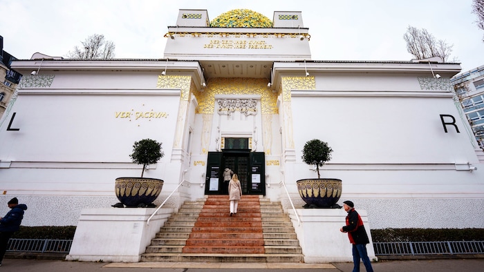 In der Secession ist der Beethovenfries ausgestellt.