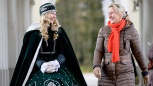 Das Christkindl Laura Müller beim Rundgang durch Steyr.