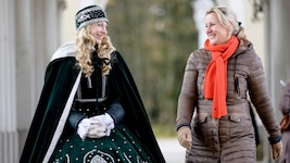 Das Christkindl Laura Müller beim Rundgang durch Steyr.