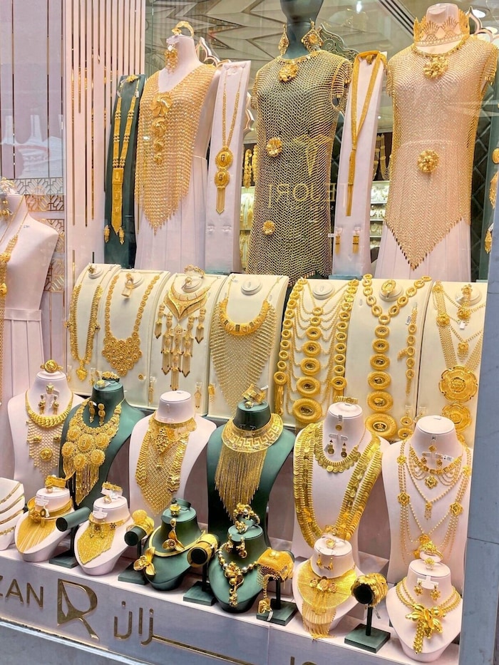 Die Auslagen des Gold-Souks zeigen, warum Dubai den Beinamen „City of Gold“ trägt.