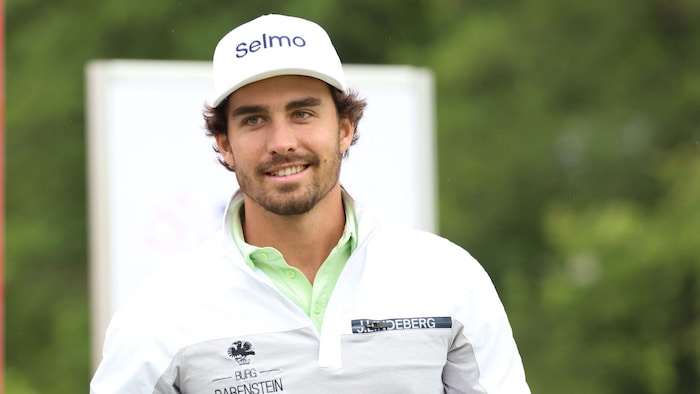 Niklas Regner genießt mit seinem Papa die perfekten Bedingungen in Saudi Arabien.