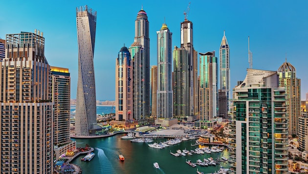 Blick auf die Marina – ein glänzendes Beispiel für Dubais Skyline, die zu den höchsten und ...