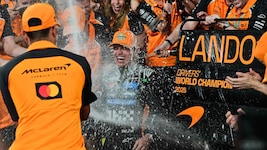 Champagner-Duschen für den Weltmeister