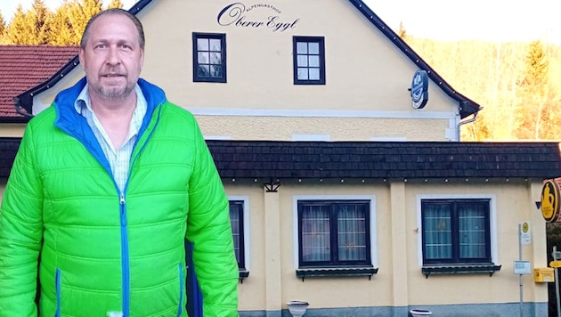 In Otto Leistentritts „Alpengasthaus“ treffen sich Dutzende Gäste aus verschiedenen ...