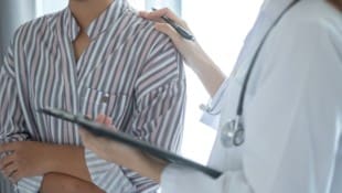 Bei Frauen wird am häufigsten Brustkrebs festgestellt, bei Männern ist es Prostatakrebs.