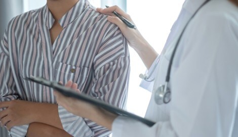 Bei Frauen wird am häufigsten Brustkrebs festgestellt, bei Männern ist es Prostatakrebs.