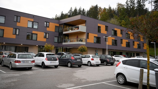 Zum Brand kam es im zweiten Stock des Seniorenheims Vöcklabruck.