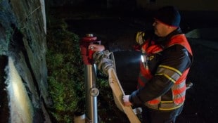 Sechs Feuerwehren halfen zusammen, um die Wasserversorgung in Stroheim aufrechtzuerhalten.