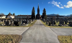 Der Friedhof in Hallein – die ÖVP beklagt Verwahrlosung und abgehobene Gebührenerhöhungen.