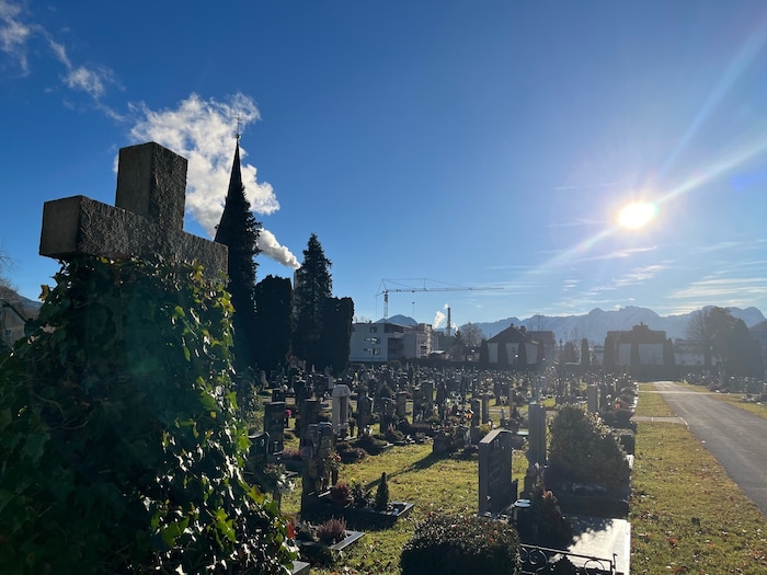 Das Öffnen und Schließen einer Grabstelle wird teils doppelt so teuer.