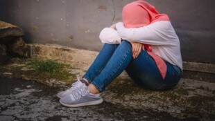 Sie könne ihren Peiniger nicht anschauen, schluchzte die 20-Jährige (Symbolbild).