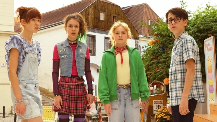 Der Hexenkongress gerät aus dem Ruder und die Freunde müssen das Chaos bändigen.