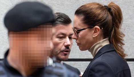 Das Ehepaar Benko im Gericht. Zu Prozessschluss kam es zu einem kurzen Kontakt.