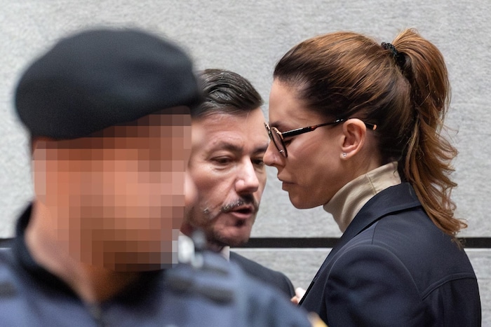 Das Ehepaar Benko im Gericht. Zu Prozessschluss kam es zu einem kurzen Kontakt.