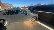 Der Wagen der 44-Jährigen prallte in eine Betonleitwand. 