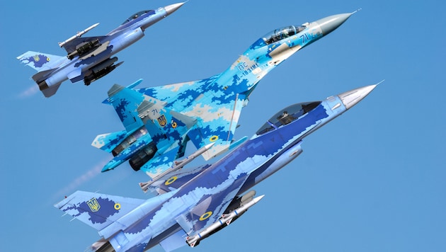 Der 48-jährige Iwanow galt als wohl erfahrenster Pilot der ukrainischen Su-27-Maschinen (oben ...