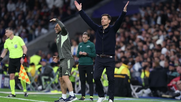 Der Stuhl von Xabi Alonso (re.) wackelt gewaltig.