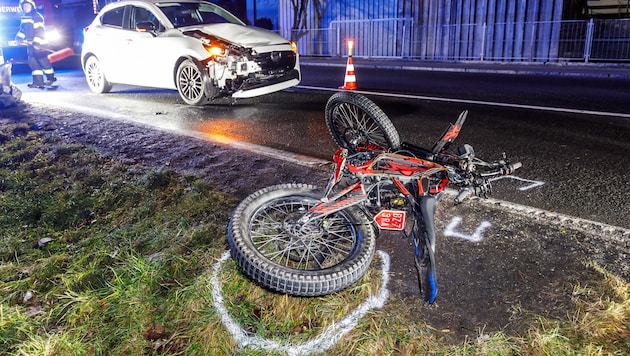 Am stark beschädigten Fahrzeug ist zu erkennen, wie wuchtig die Kollision war.