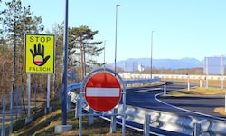 Ein Lkw-Fahrer konnte in Tirol Schlimmeres verhindern und einen Geisterfahrer stoppen ...