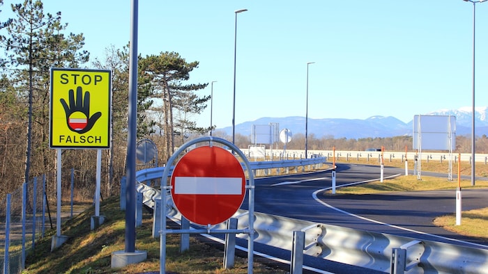 A truck driver in Tyrol was able to prevent worse and stop a wrong-way driver (symbolic image).