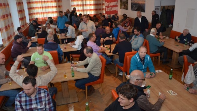 iner der zwei Spielsäle im Traditionsgasthof Sonne in Tarrenz: Konzentration war Trumpf, doch ...