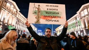 Seit Wochen kocht die politische Lage in Bulgarien immer mehr auf – nun zog die Regierung den ...