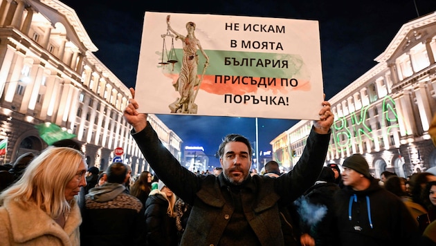 Seit Wochen kocht die politische Lage in Bulgarien immer mehr auf – nun zog die Regierung den ...