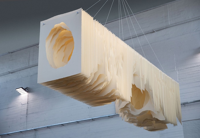 Angela Glajcar 2014-061 Terforation, 2014 160 × 120 × 600 cm, Papier, gerissen, Halterung aus ...