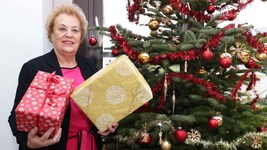 Für die Aktion „Burgenland schenkt“ teilt Verena Dunst sogar am Heiligen Abend noch Päckchen ...