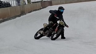 Max Hellmann hat das Training auf Eis begonnen.