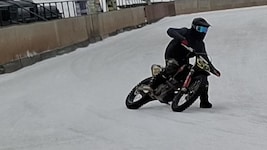 Max Hellmann hat das Training auf Eis begonnen.