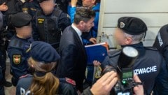 Am Mittwoch fasste der tief gefallene Immo-Jongleur René Benko 15 Monate bedingte Haft aus – ...