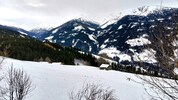 Der Schein trügt: Die Schneelage ist auch in den Tuxer Alpen nichts der Jahreszeit entsprechend.