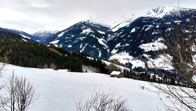 Der Schein trügt: Die Schneelage ist auch in den Tuxer Alpen nichts der Jahreszeit entsprechend.