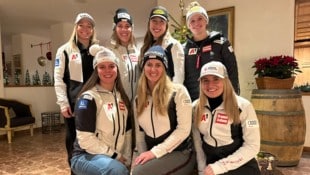 Ariane Rädler, Magdalena Egger, Victoria Olvier, Emily Schöpf (hinten von links), Leonie Zegg, ...