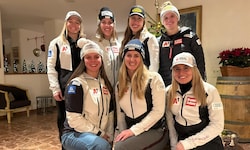 Ariane Rädler, Magdalena Egger, Victoria Olvier, Emily Schöpf (hinten von links), Leonie Zegg, ...