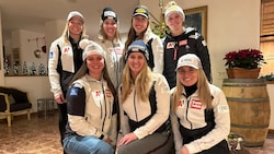 Ariane Rädler, Magdalena Egger, Victoria Olvier, Emily Schöpf (hinten von links), Leonie Zegg, ...