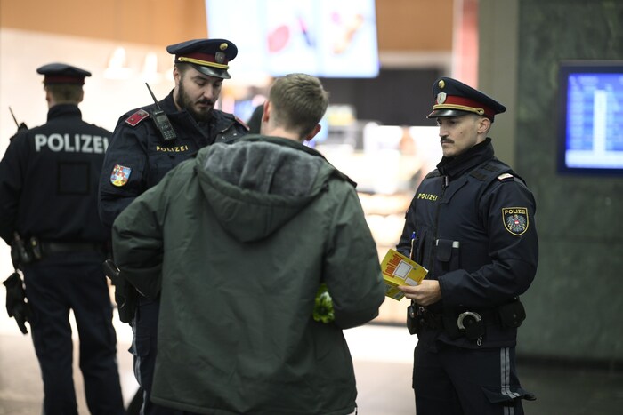 Kontrollen im öffentlichen Raum sind nicht nur für die Sicherheit, sondern auch für die Stärkung ...