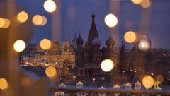 Derzeit sind die russischen Zentralbankgelder über EU-Sanktionsbeschlüsse eingefroren, die alle ...