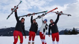 Elisabeth Aigner, Veronika Aigner, Johannes Aigner und Nico Haberl jubelten beim Paraski-Weltcup ...