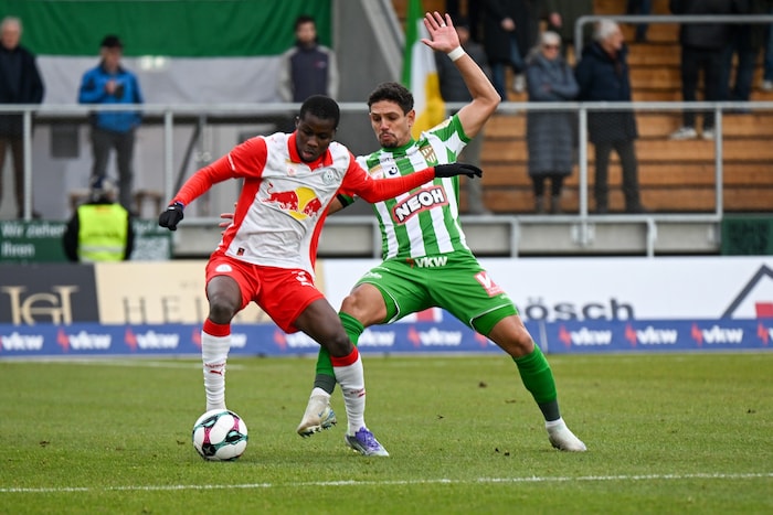 Gegen die Jungbullen von Liefering musste „Willy“ schon früh vom Platz.